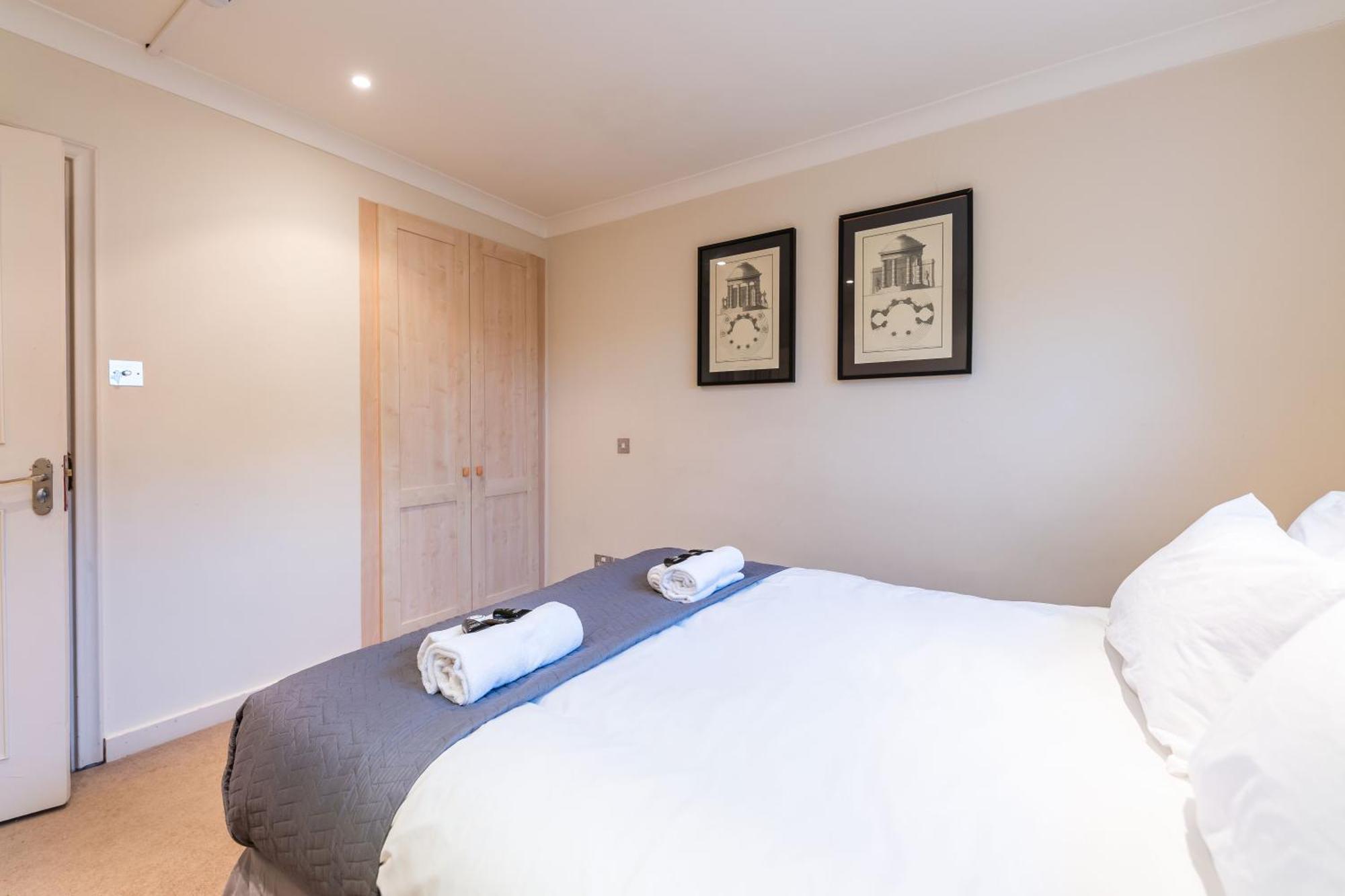 Luxury 6 Bedroom House In Southwick Street 런던 외부 사진