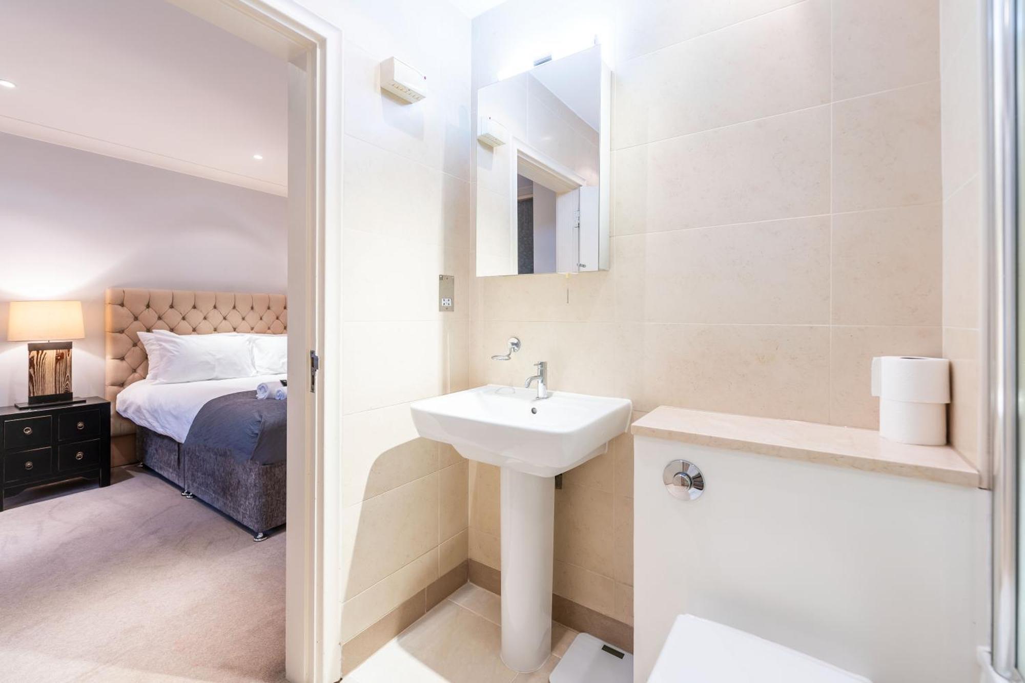 Luxury 6 Bedroom House In Southwick Street 런던 외부 사진